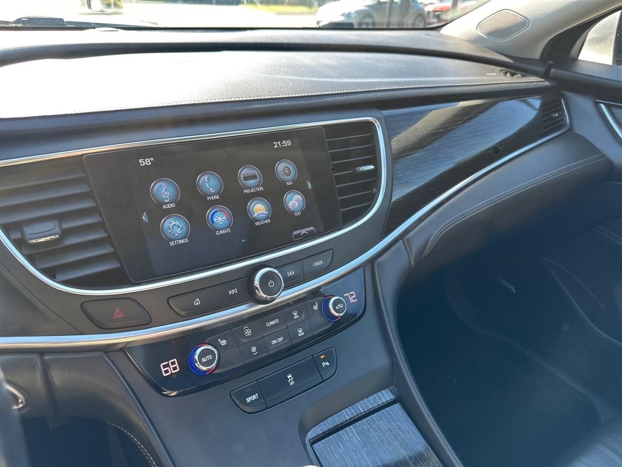 Buick LaCrosse 4dr Sdn Essence FWD 2017