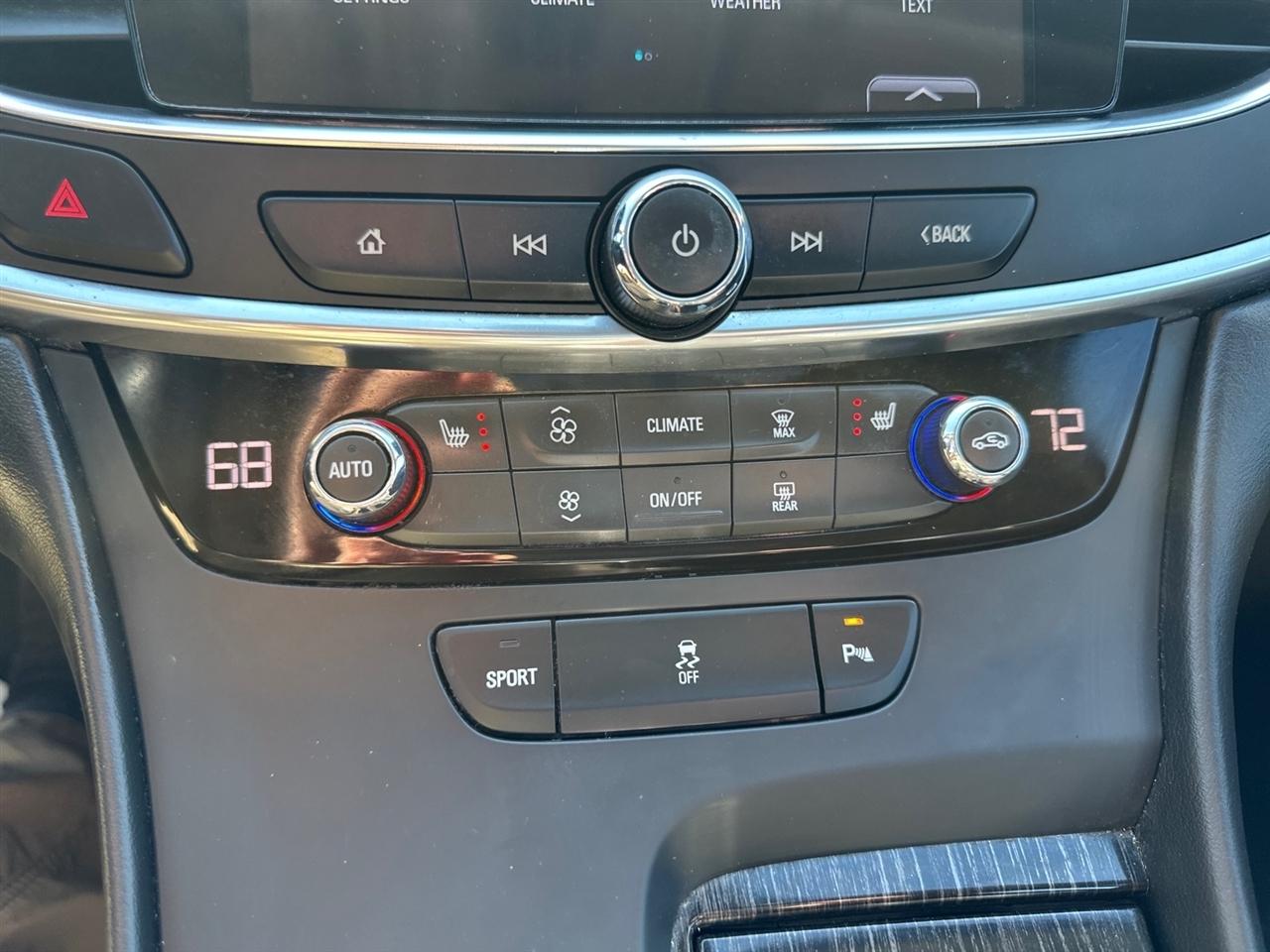 Buick LaCrosse 4dr Sdn Essence FWD 2017