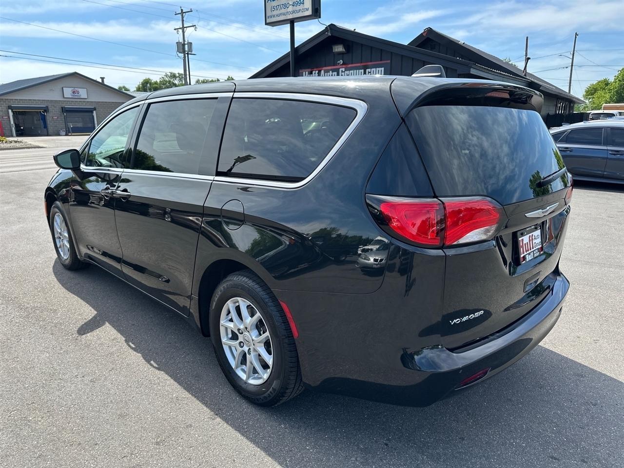 Chrysler Voyager LX FWD 2022