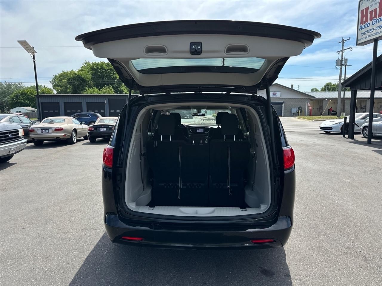 Chrysler Voyager LX FWD 2022