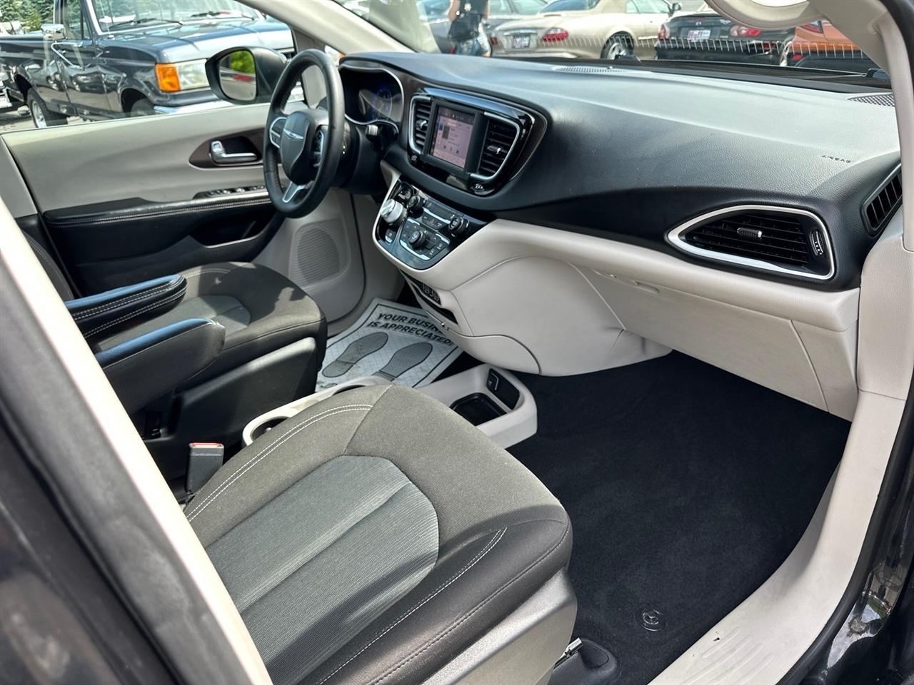 Chrysler Voyager LX FWD 2022