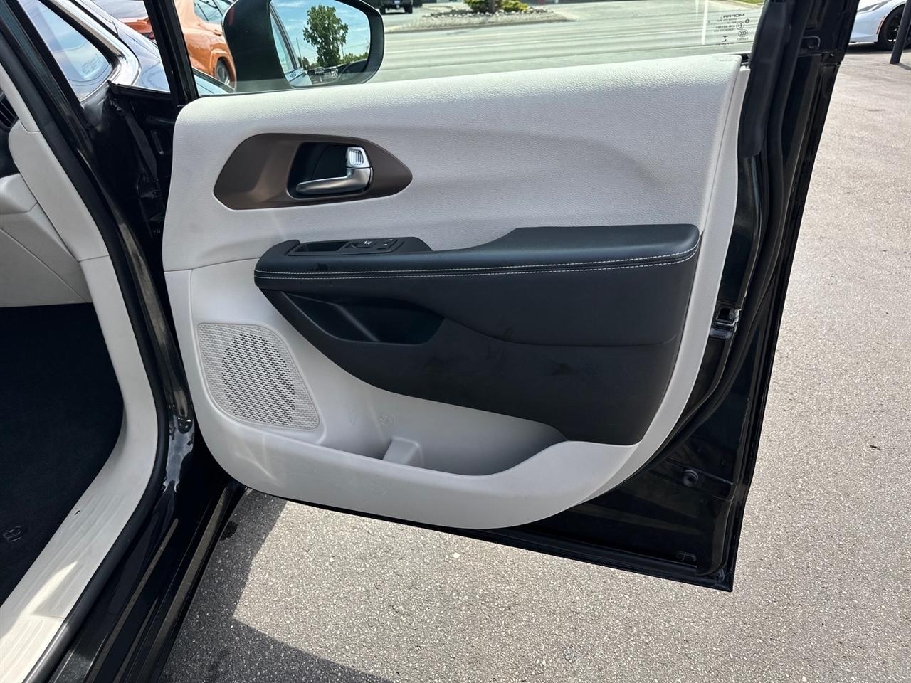 Chrysler Voyager LX FWD 2022