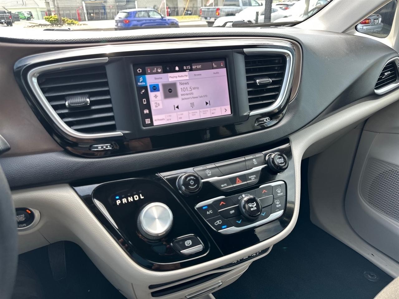 Chrysler Voyager LX FWD 2022