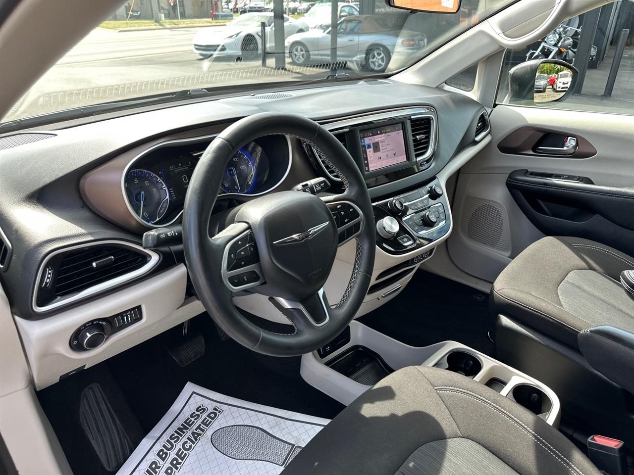 Chrysler Voyager LX FWD 2022