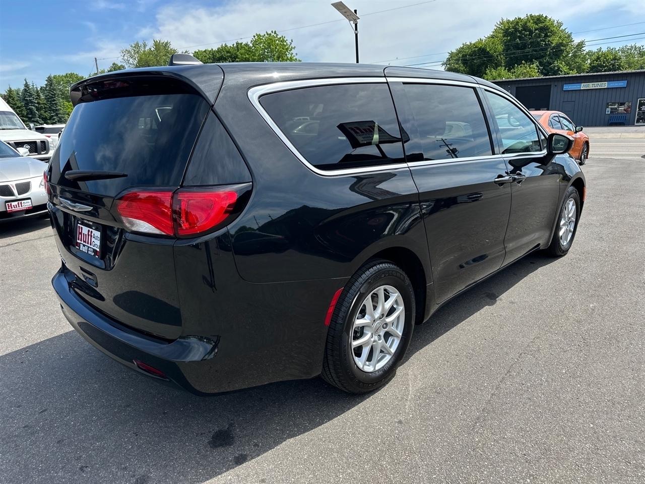 Chrysler Voyager LX FWD 2022