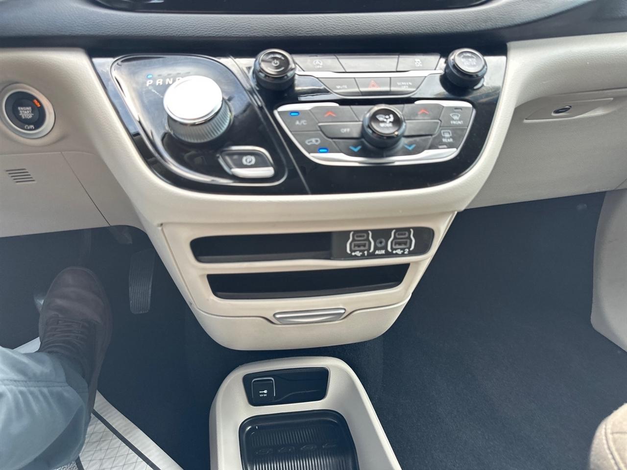 Chrysler Voyager LX FWD 2022