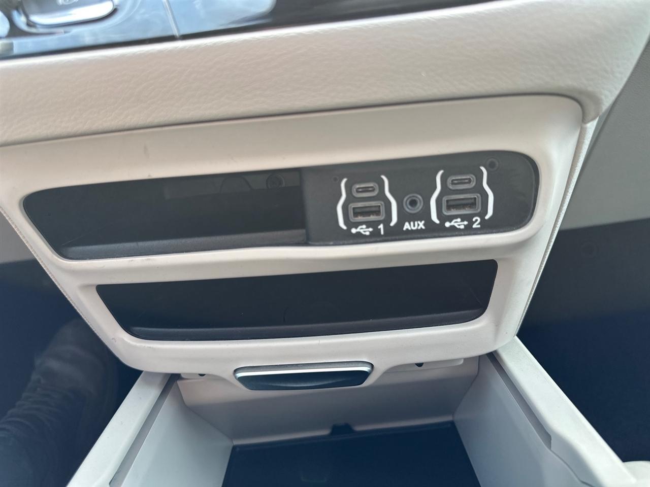 Chrysler Voyager LX FWD 2022