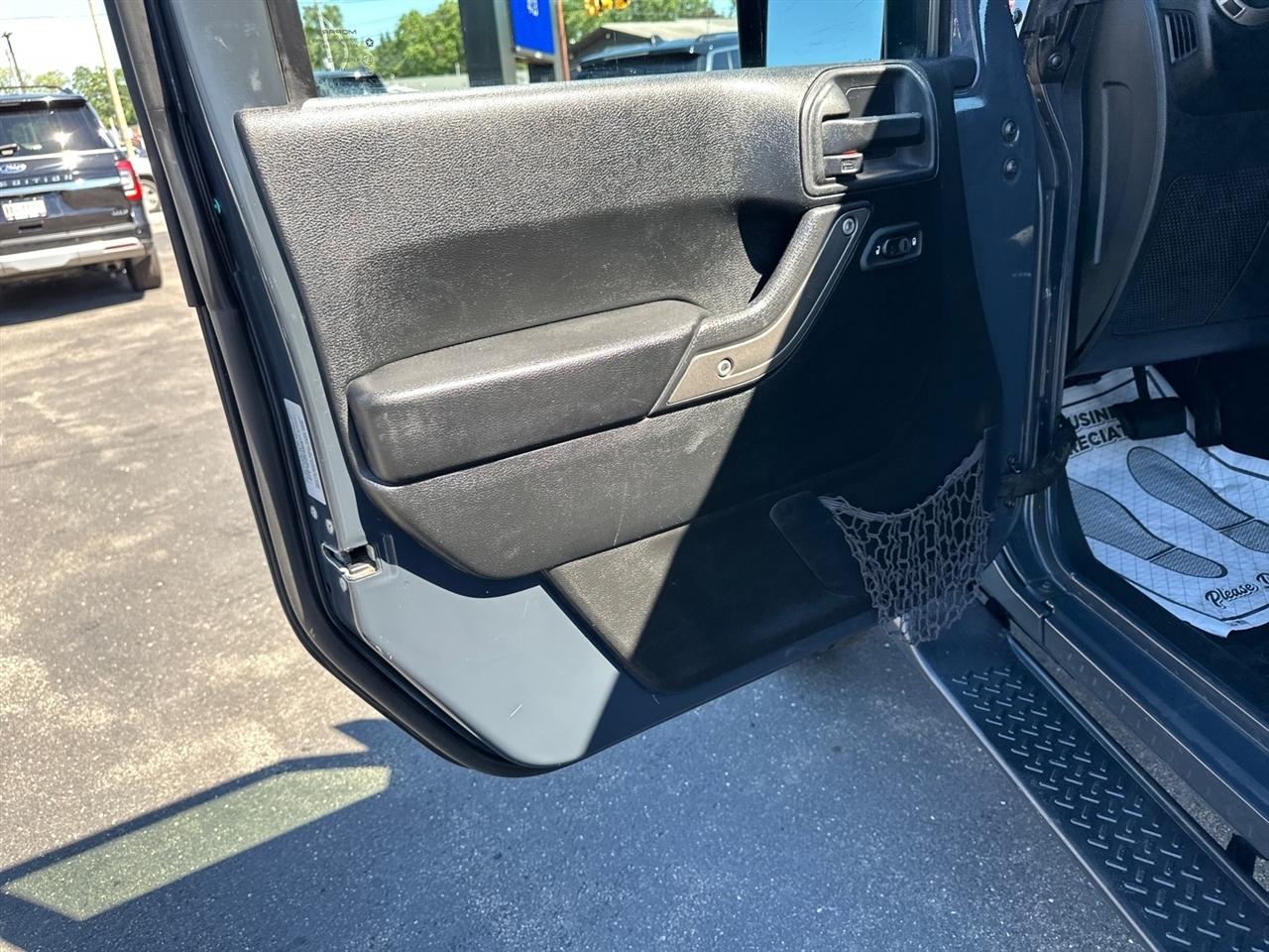 Jeep Wrangler Unlimited 4WD 4dr Sport 2016
