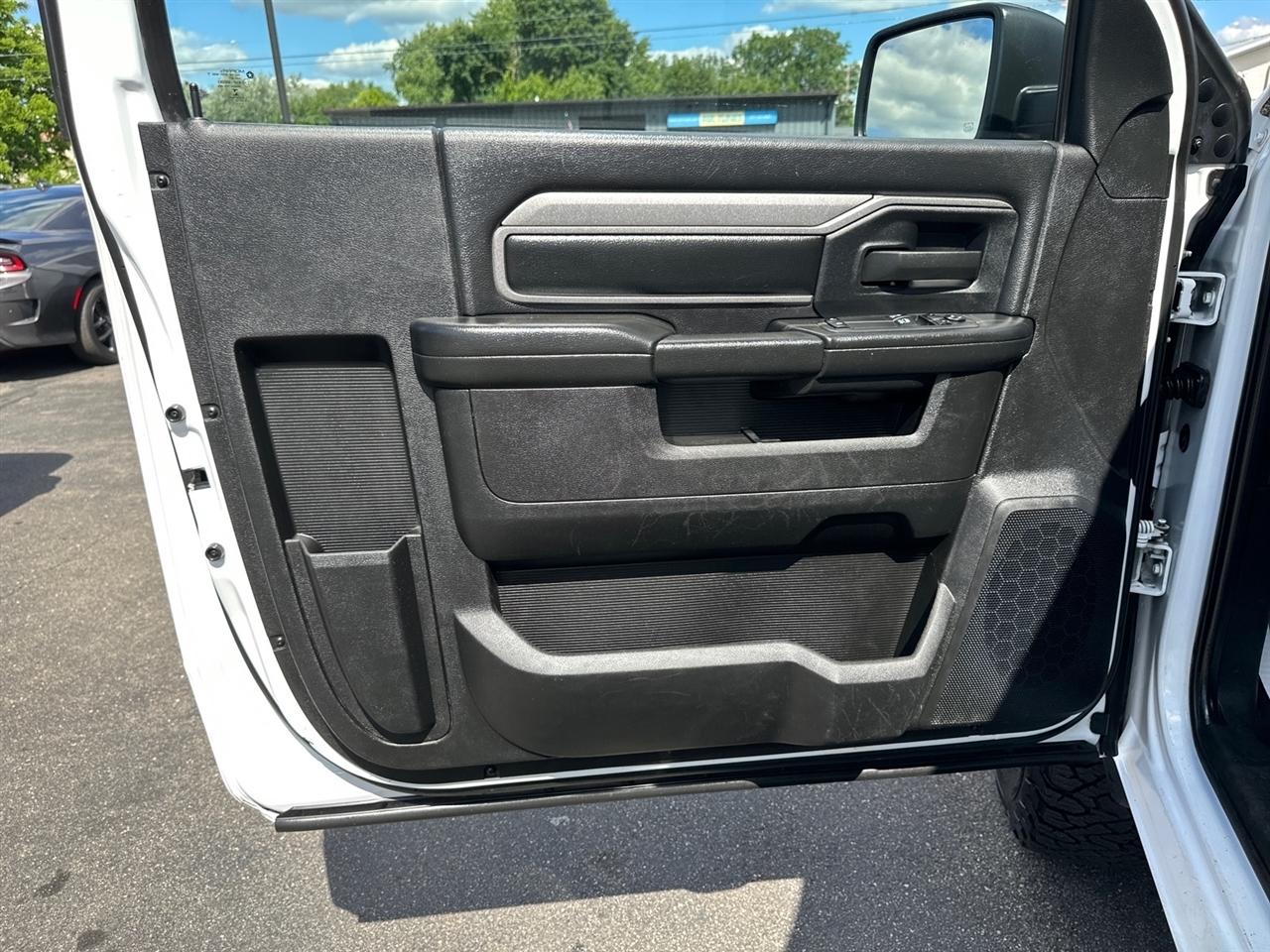 RAM 2500 Tradesman 4x4 Reg Cab 8' Box 2022