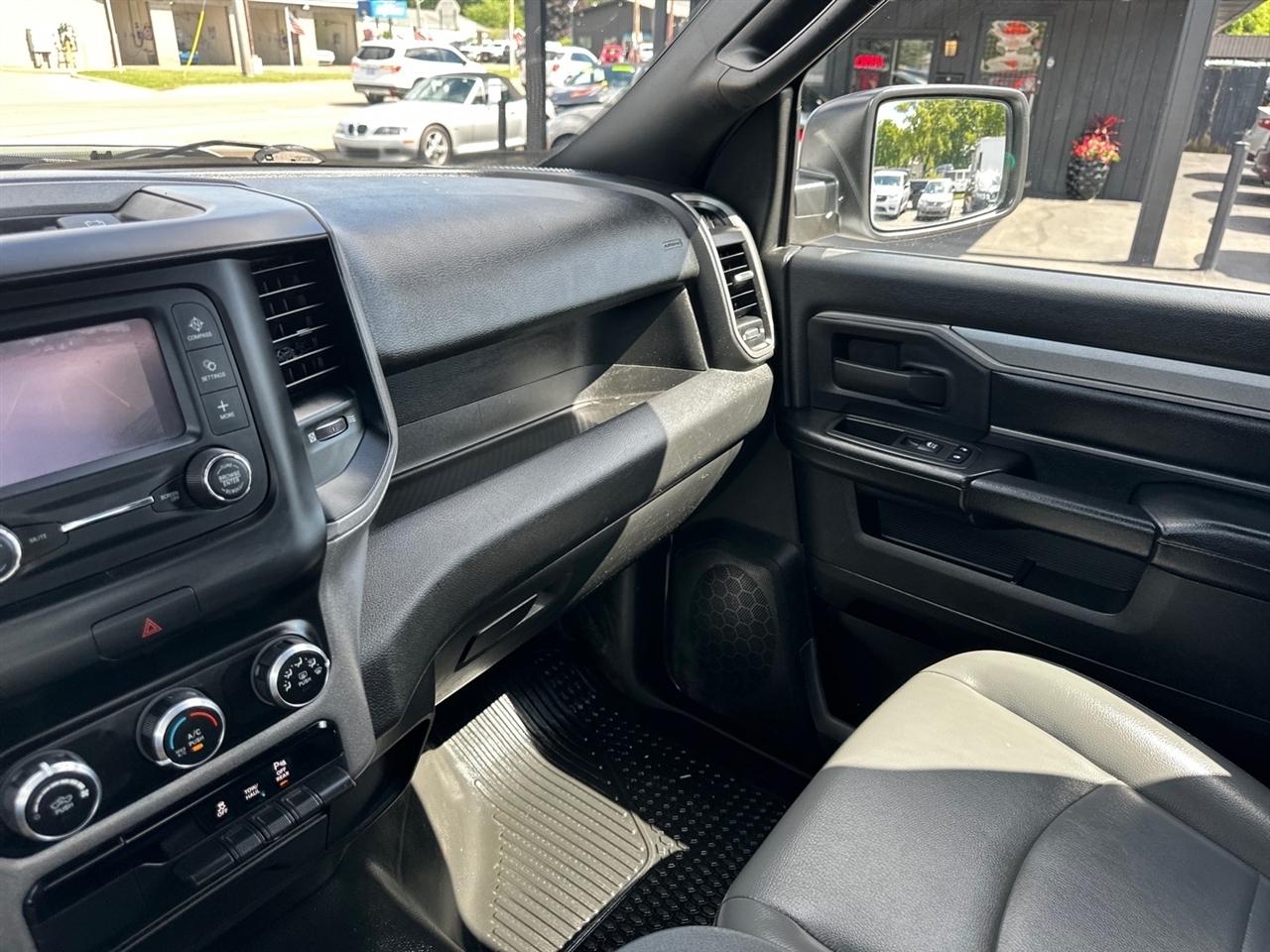 RAM 2500 Tradesman 4x4 Reg Cab 8' Box 2022