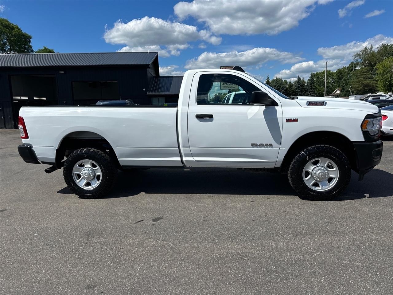 RAM 2500 Tradesman 4x4 Reg Cab 8' Box 2022
