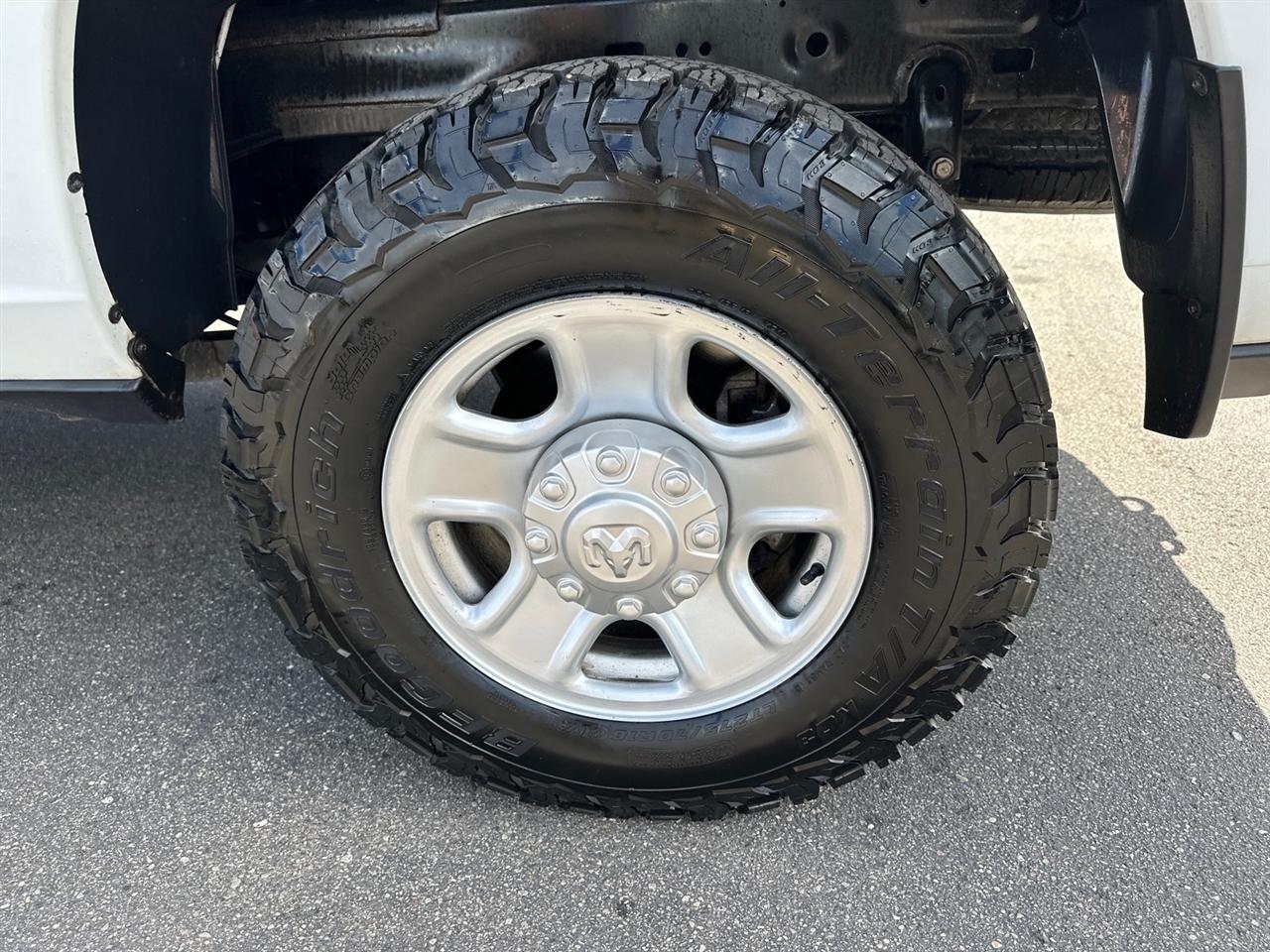 RAM 2500 Tradesman 4x4 Reg Cab 8' Box 2022