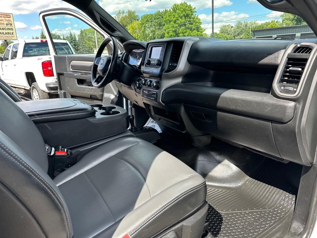 RAM 2500 Tradesman 4x4 Reg Cab 8' Box 2022