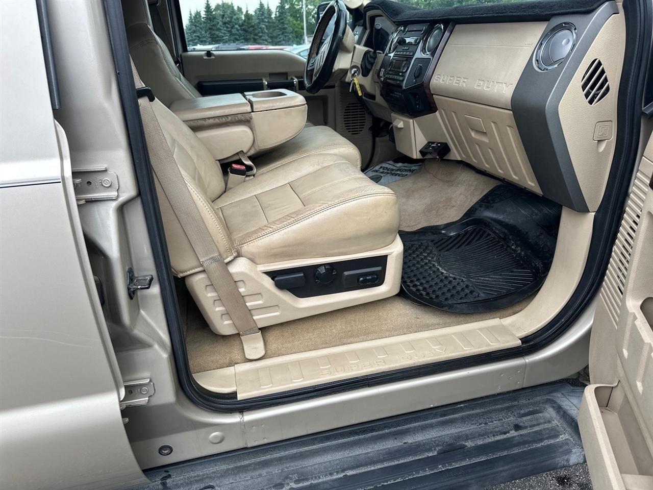 Ford Super Duty F-450 DRW 2WD Crew Cab 176" WB 60" CA Lariat 2008