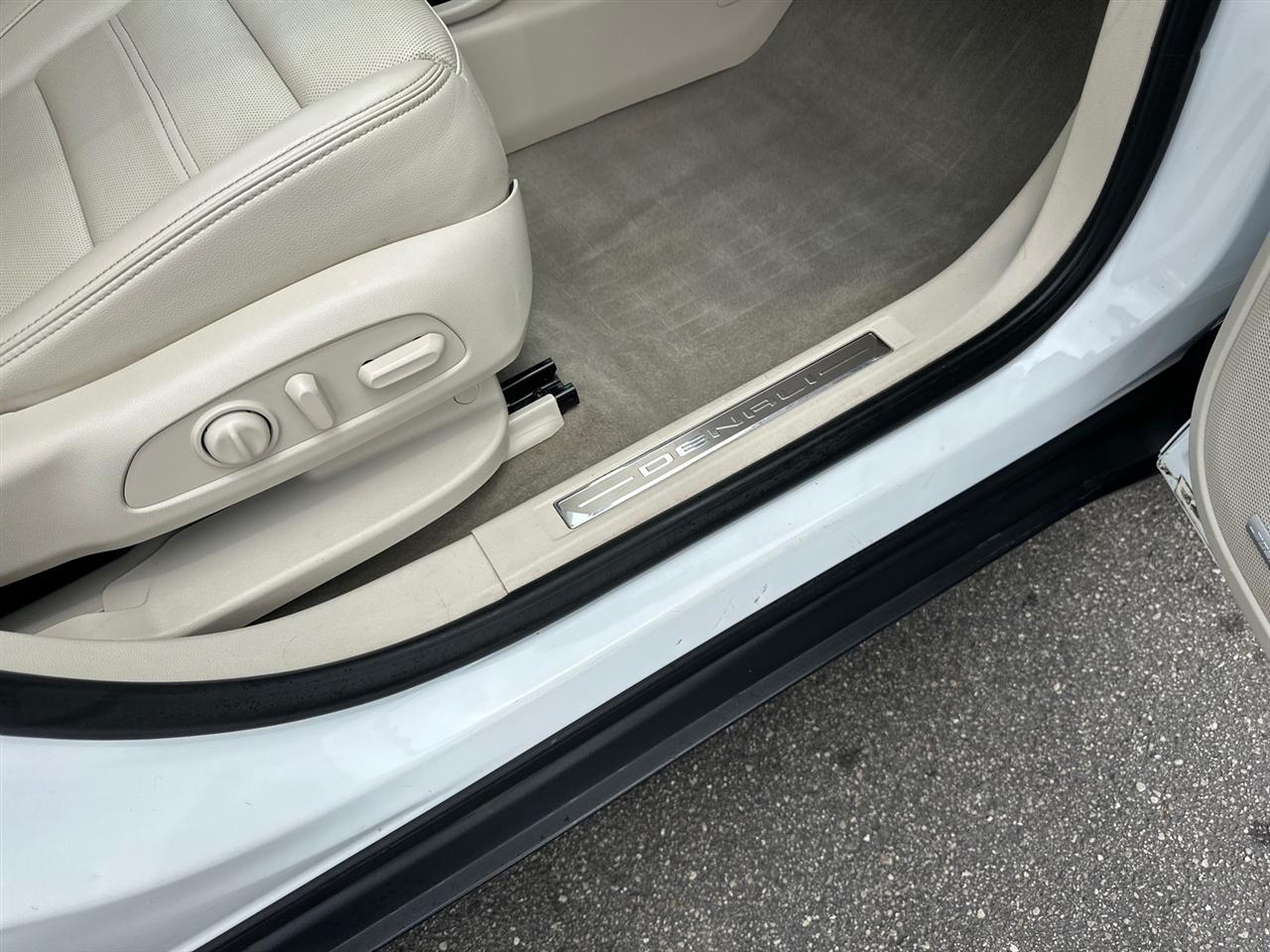 GMC Acadia AWD 4dr Denali 2023