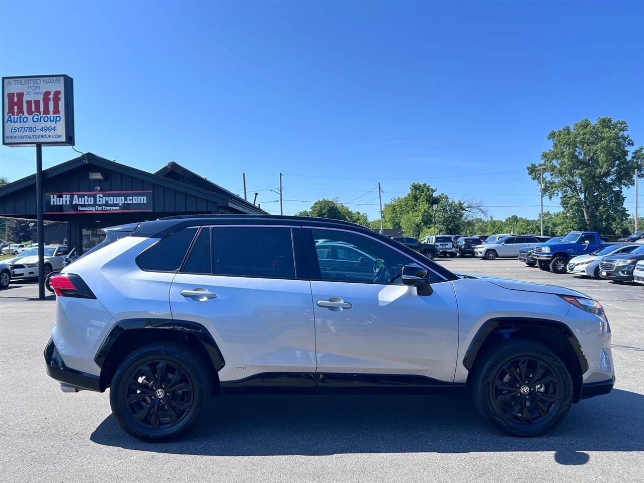 Toyota RAV4 Hybrid XSE AWD (Natl) 2023