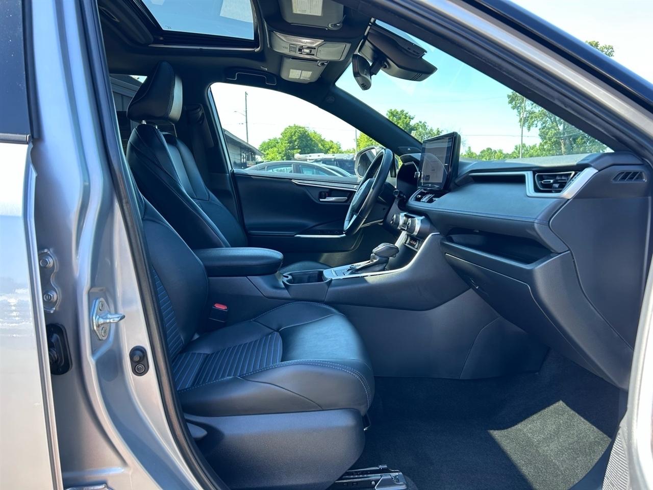 Toyota RAV4 Hybrid XSE AWD (Natl) 2023