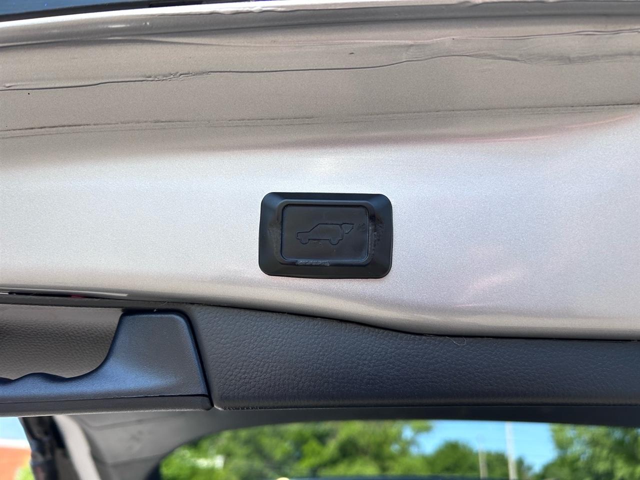 Toyota RAV4 Hybrid XSE AWD (Natl) 2023