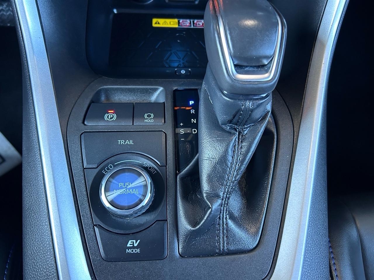 Toyota RAV4 Hybrid XSE AWD (Natl) 2023