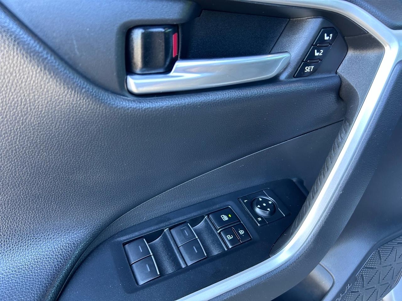 Toyota RAV4 Hybrid XSE AWD (Natl) 2023