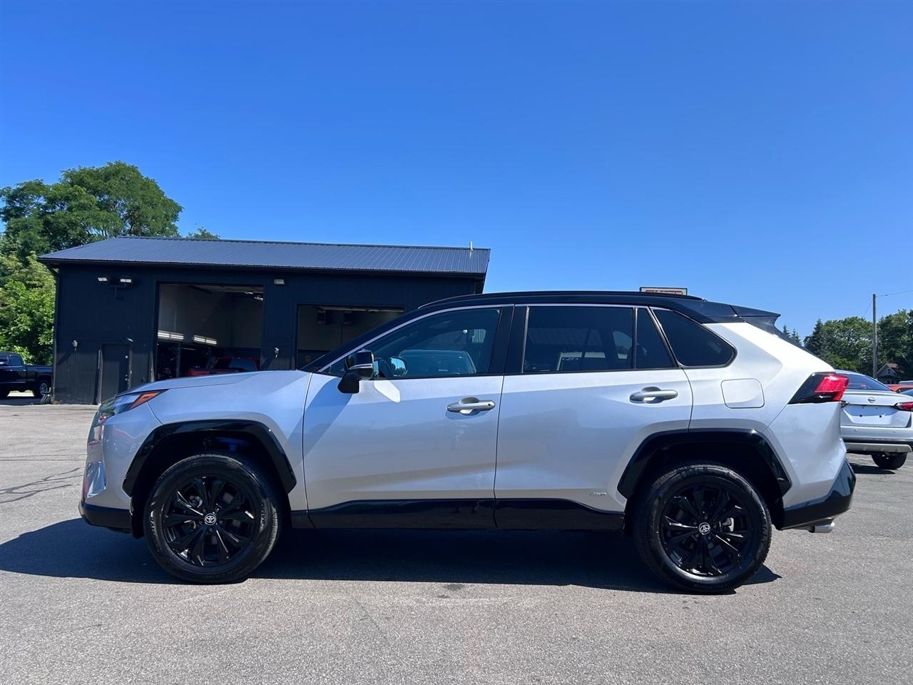 Toyota RAV4 Hybrid XSE AWD (Natl) 2023