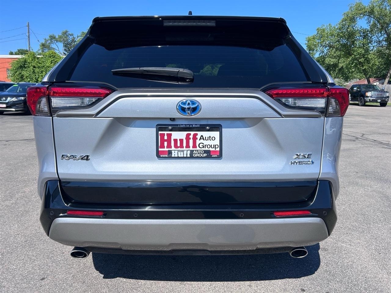 Toyota RAV4 Hybrid XSE AWD (Natl) 2023