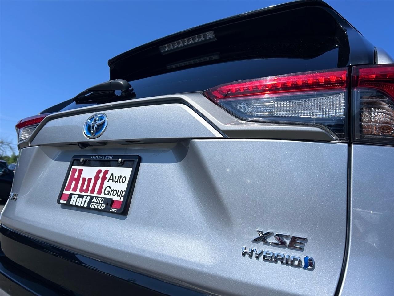 Toyota RAV4 Hybrid XSE AWD (Natl) 2023