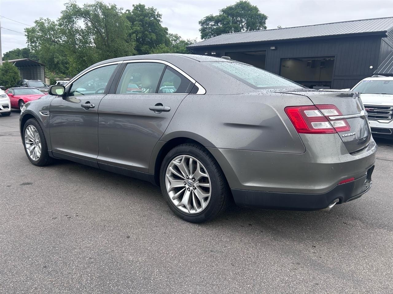 Ford Taurus 4dr Sdn Limited FWD 2013