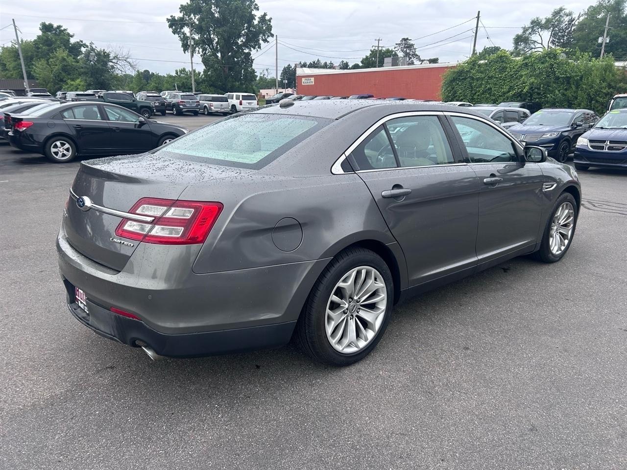 Ford Taurus 4dr Sdn Limited FWD 2013