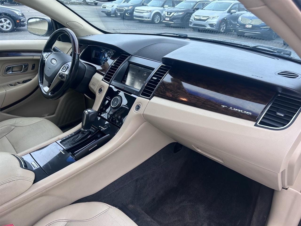 Ford Taurus 4dr Sdn Limited FWD 2013