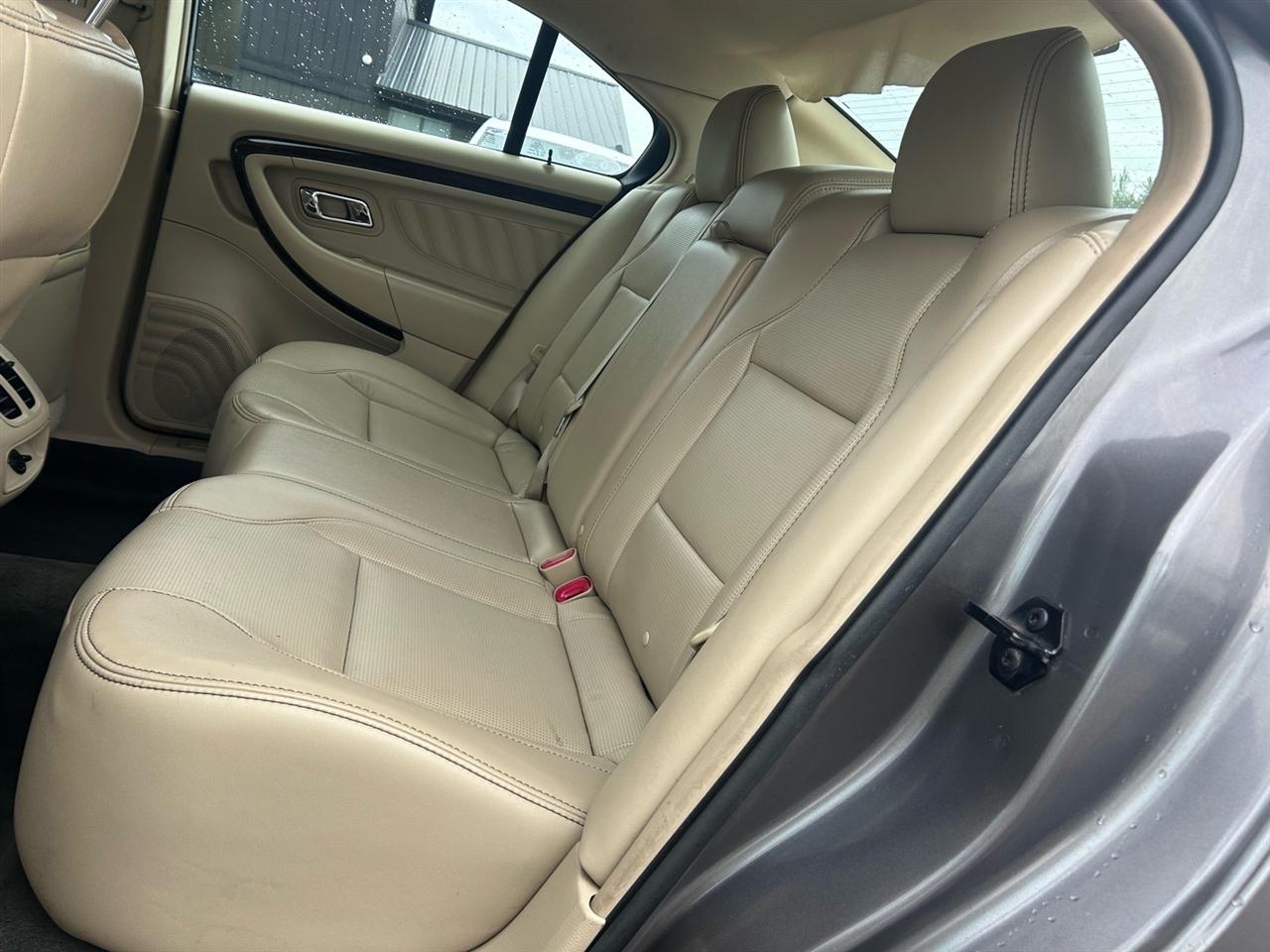 Ford Taurus 4dr Sdn Limited FWD 2013