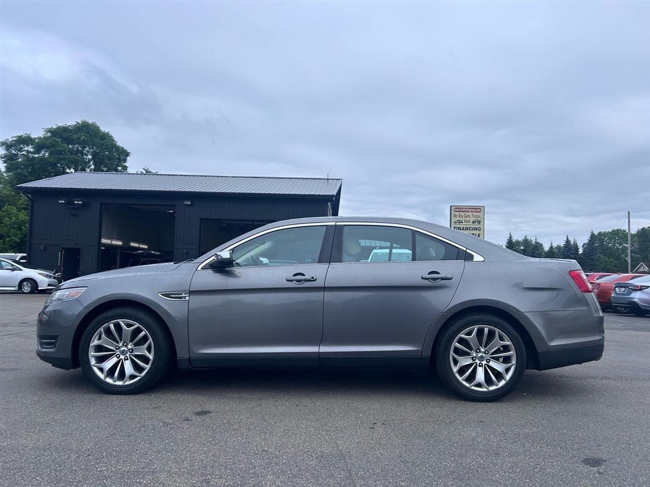 Ford Taurus 4dr Sdn Limited FWD 2013