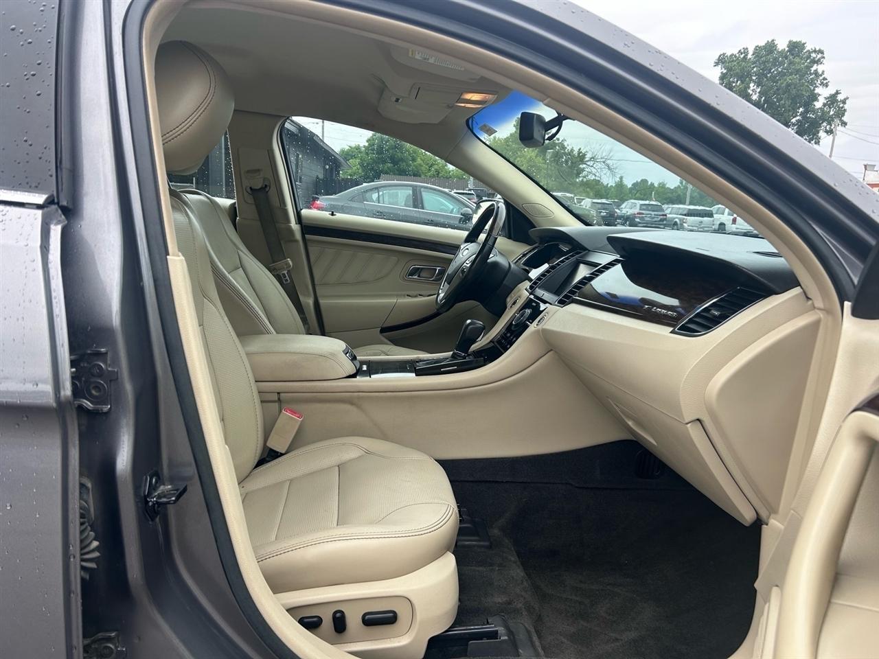 Ford Taurus 4dr Sdn Limited FWD 2013