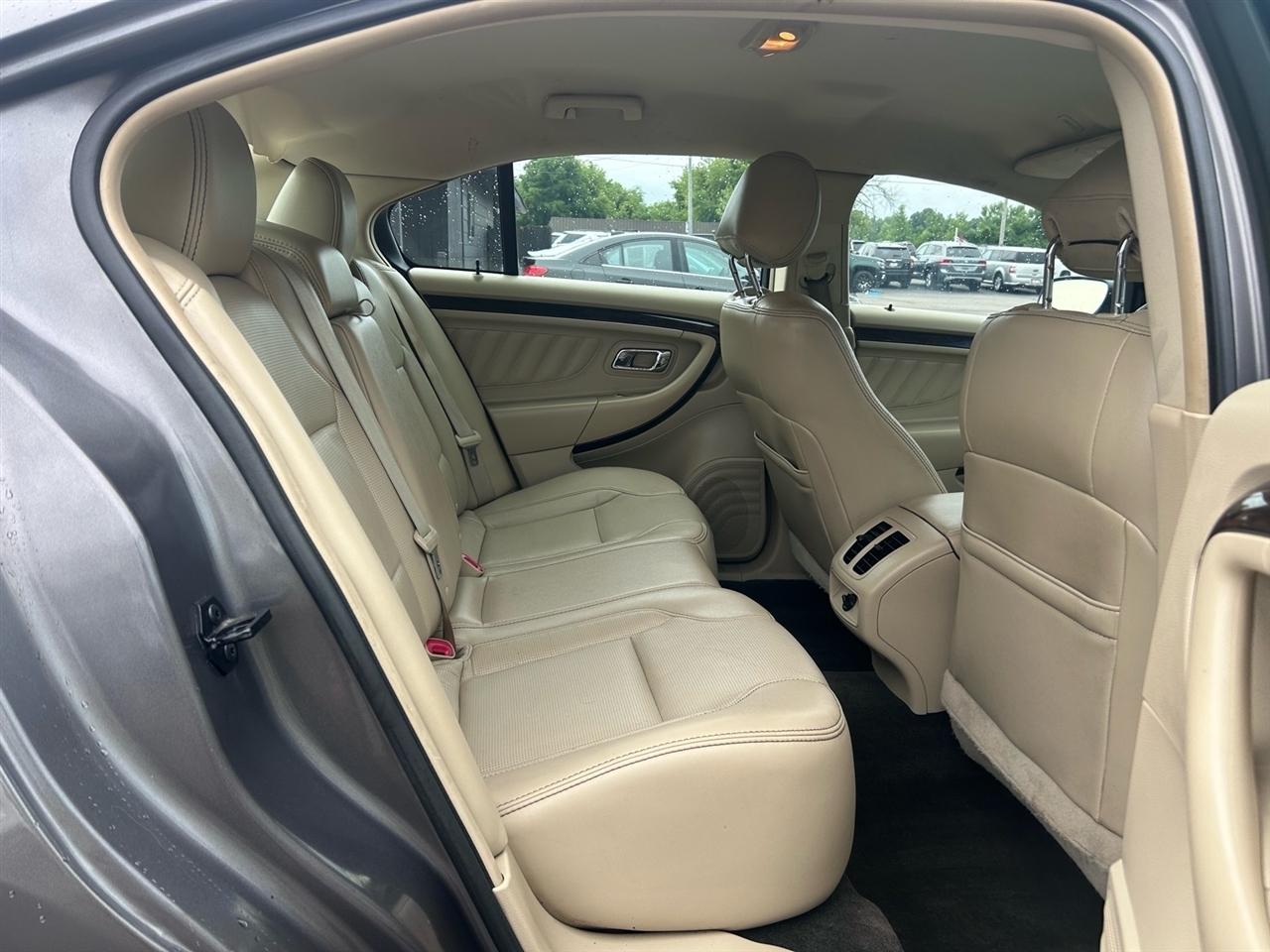 Ford Taurus 4dr Sdn Limited FWD 2013