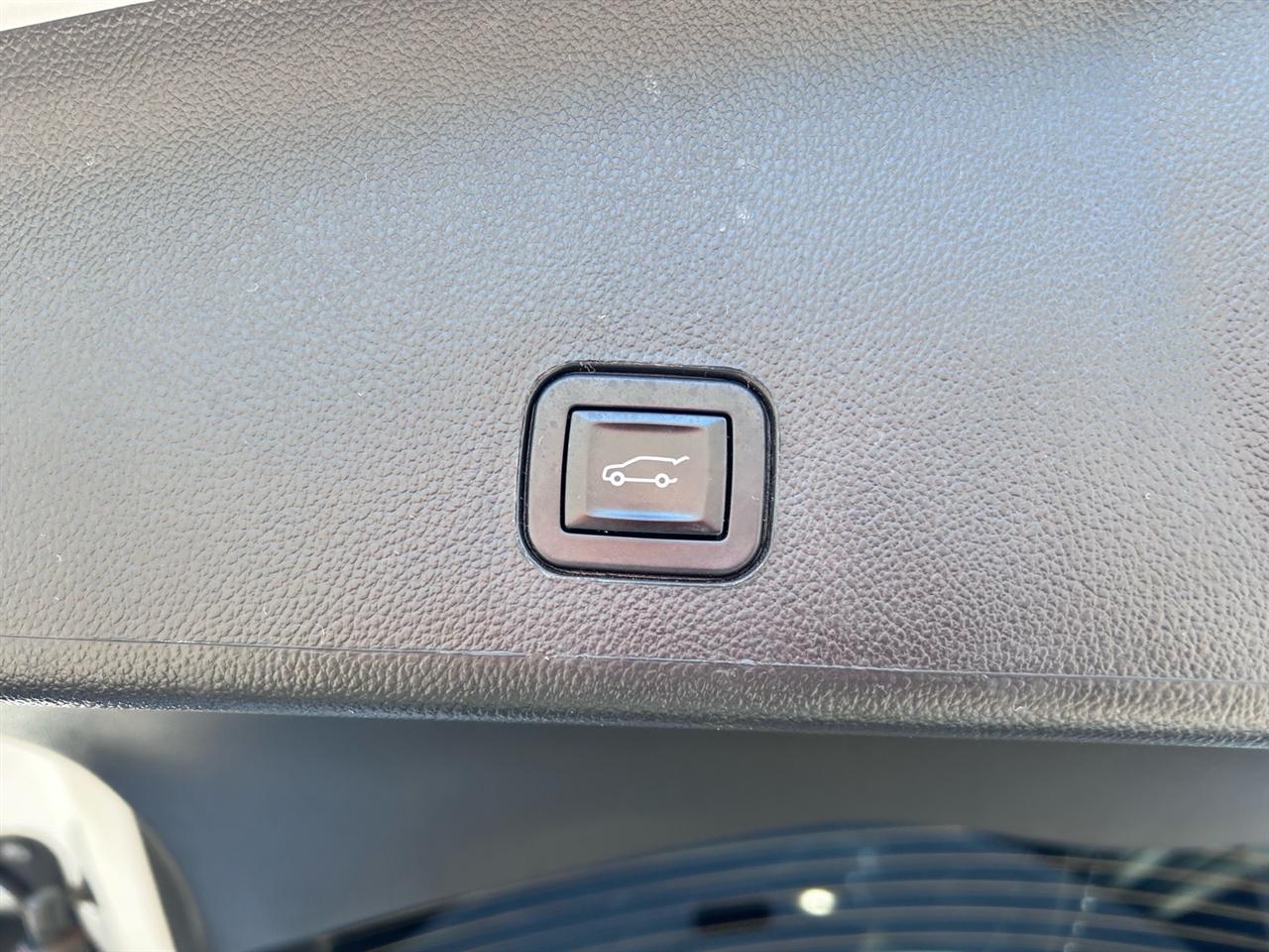 Cadillac SRX AWD 4dr Premium 2016