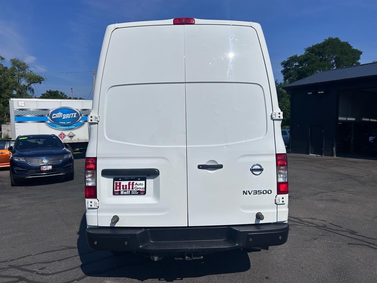 Nissan NV Cargo NV3500 HD High Roof V8 SV 2021
