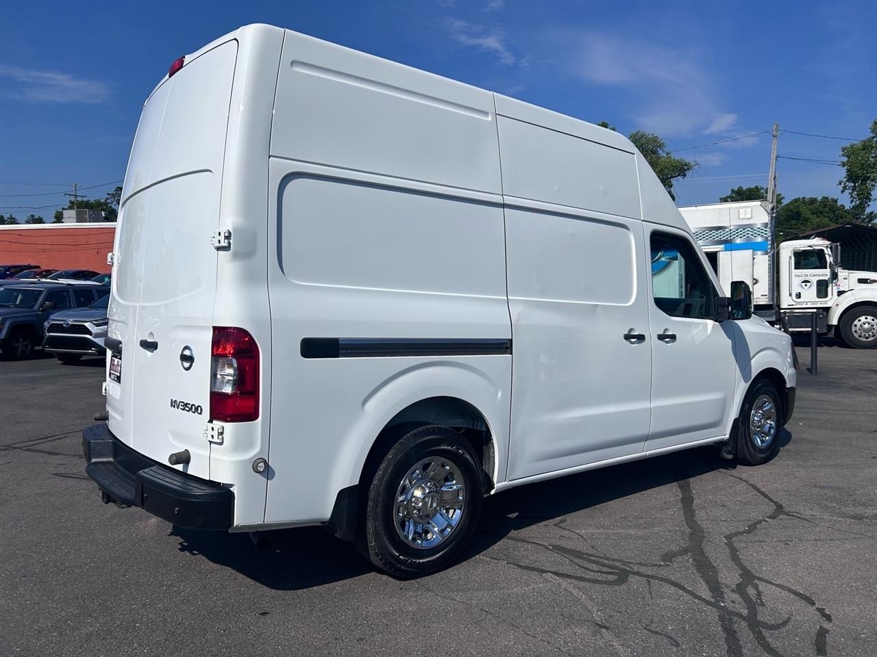 Nissan NV Cargo NV3500 HD High Roof V8 SV 2021