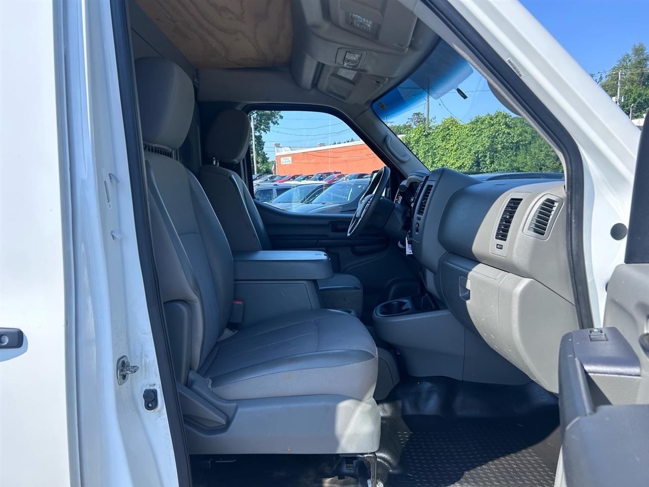 Nissan NV Cargo NV3500 HD High Roof V8 SV 2021