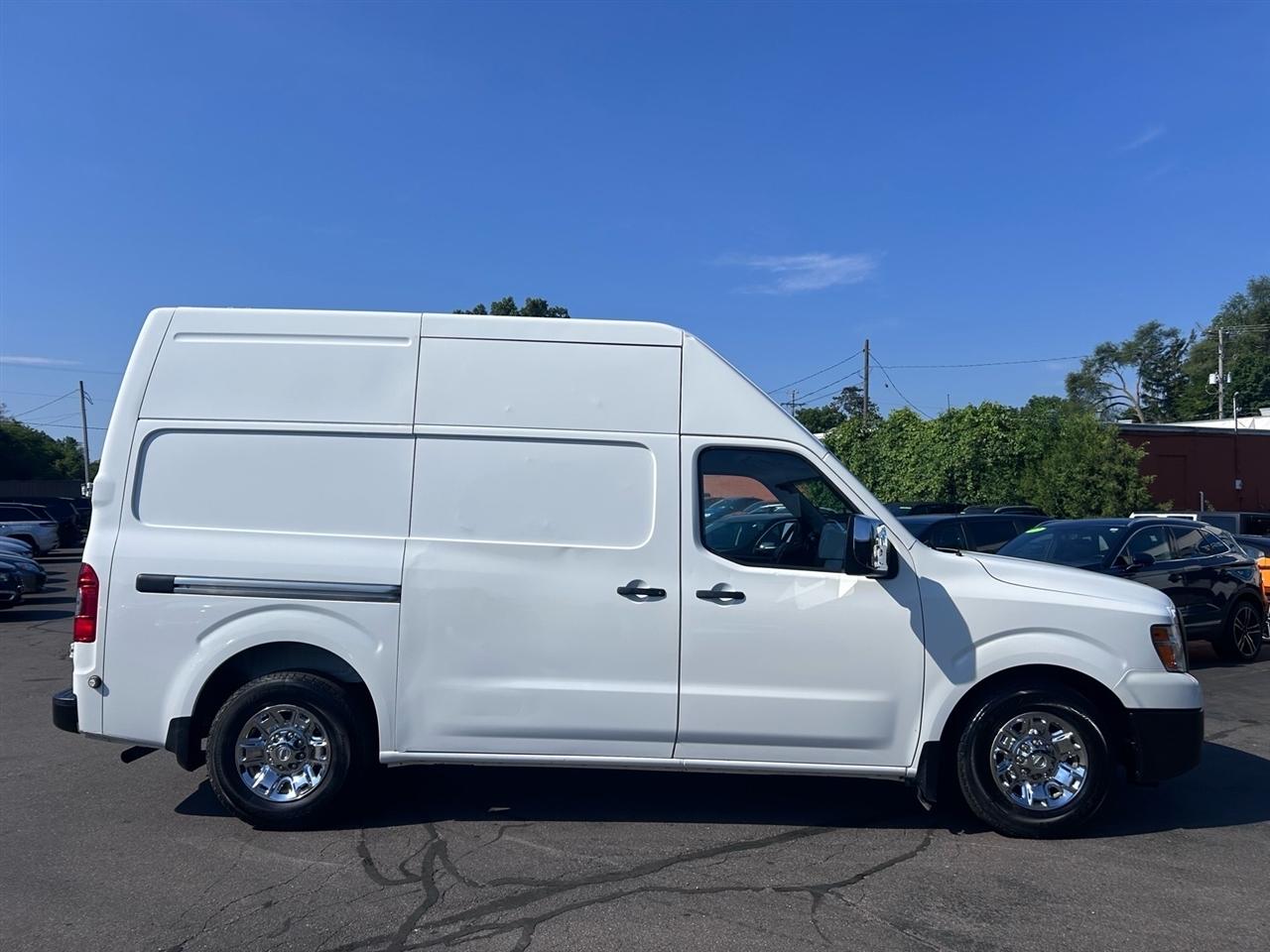 Nissan NV Cargo NV3500 HD High Roof V8 SV 2021