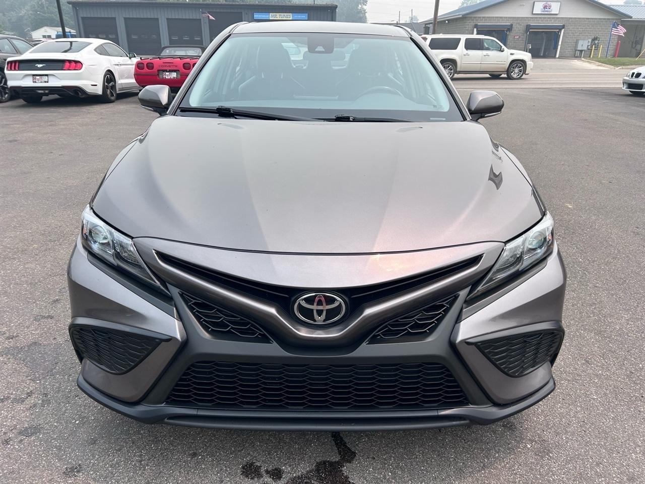 Toyota Camry SE Auto (Natl) 2024