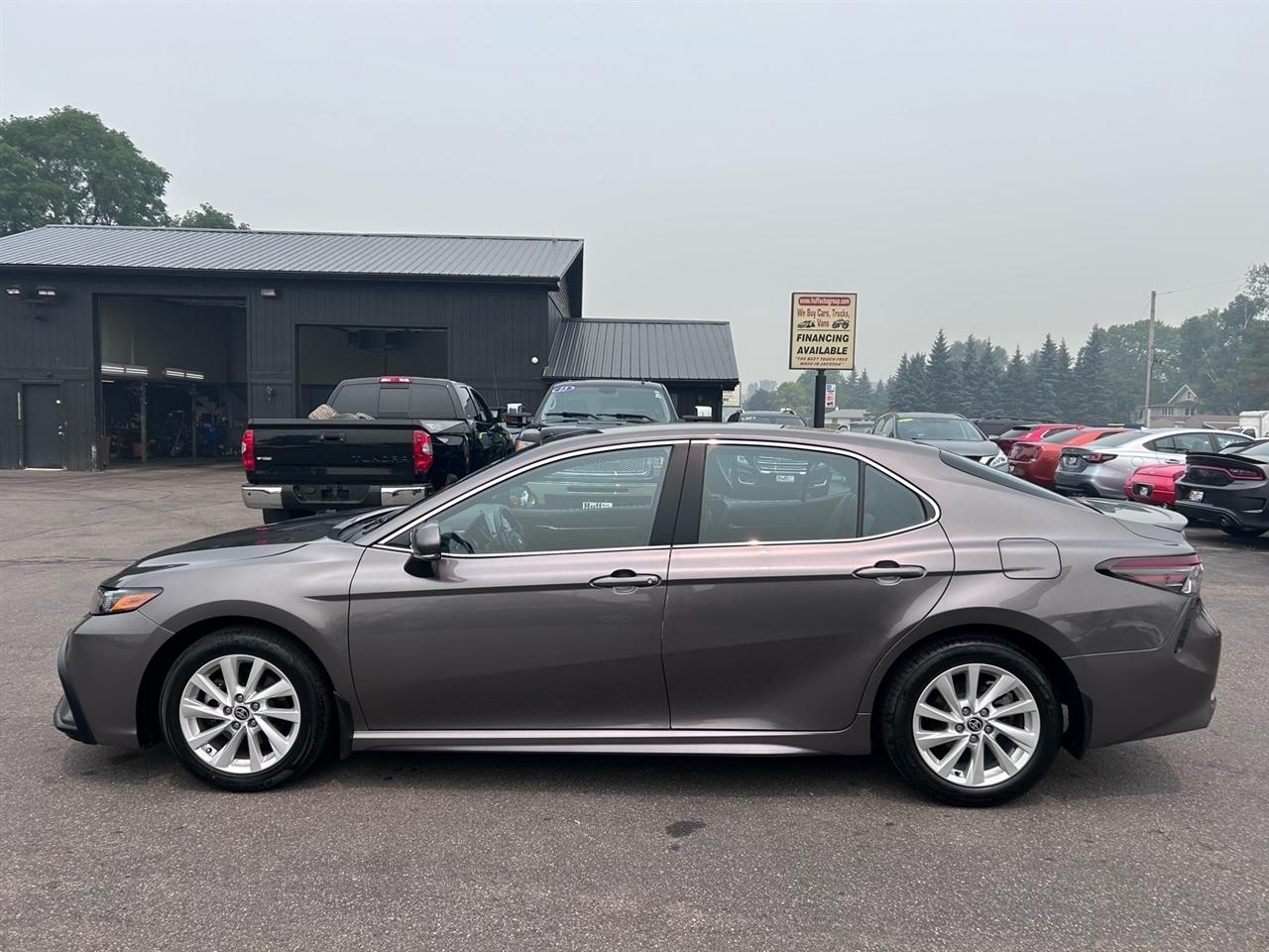 Toyota Camry SE Auto (Natl) 2024