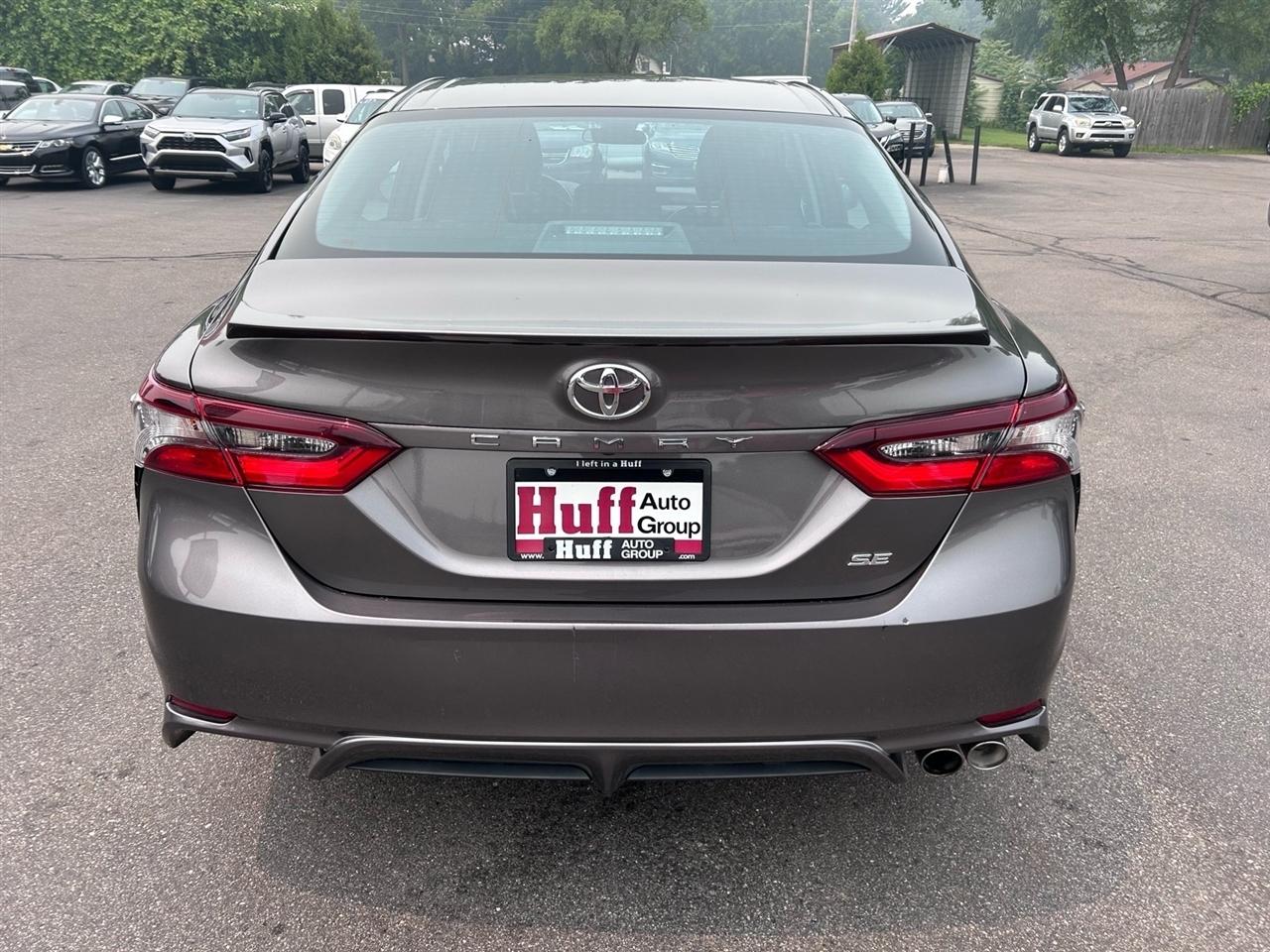 Toyota Camry SE Auto (Natl) 2024