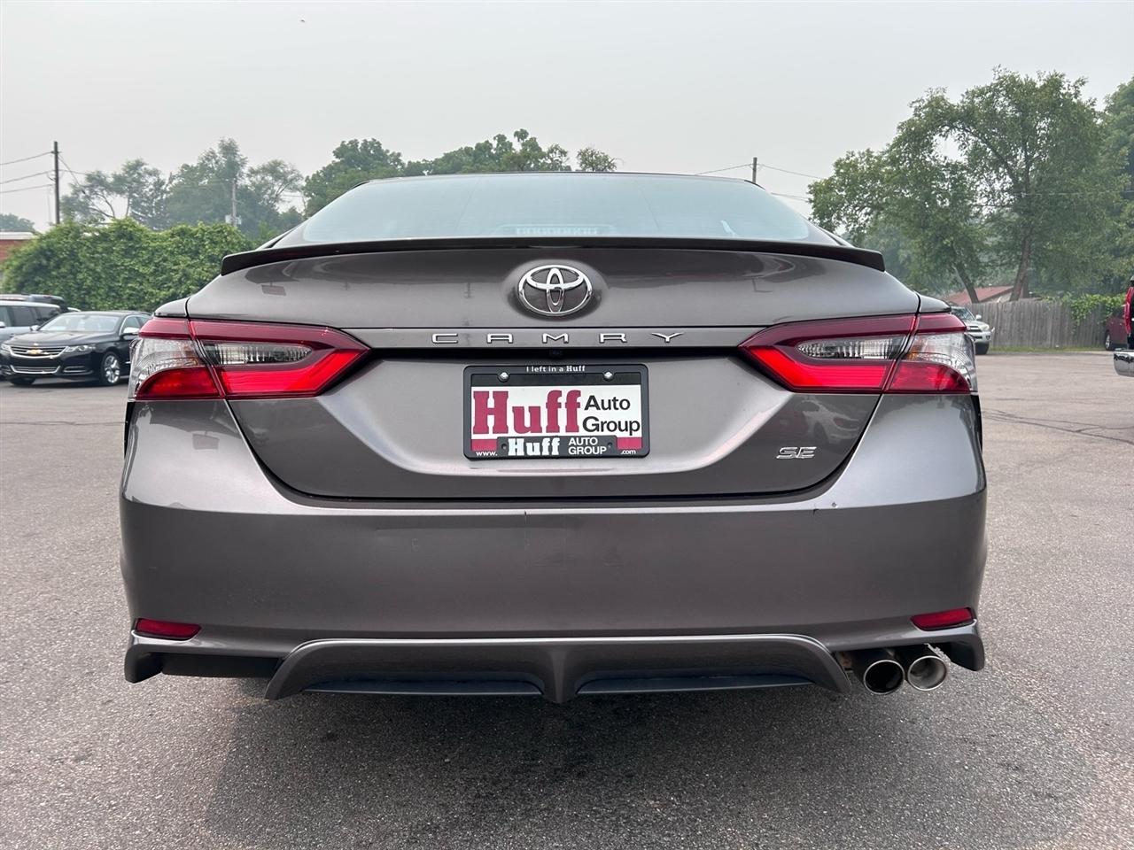 Toyota Camry SE Auto (Natl) 2024