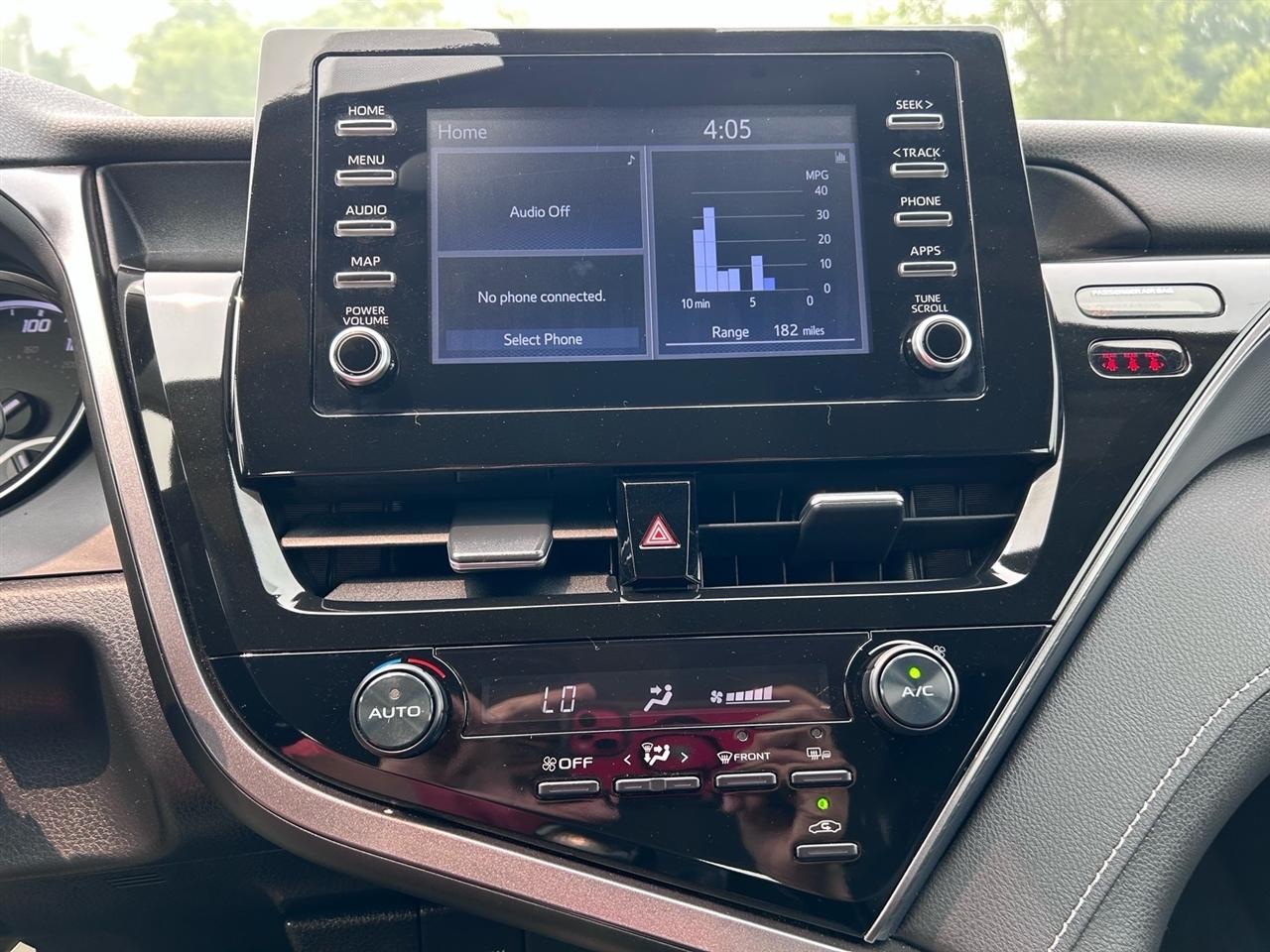 Toyota Camry SE Auto (Natl) 2024