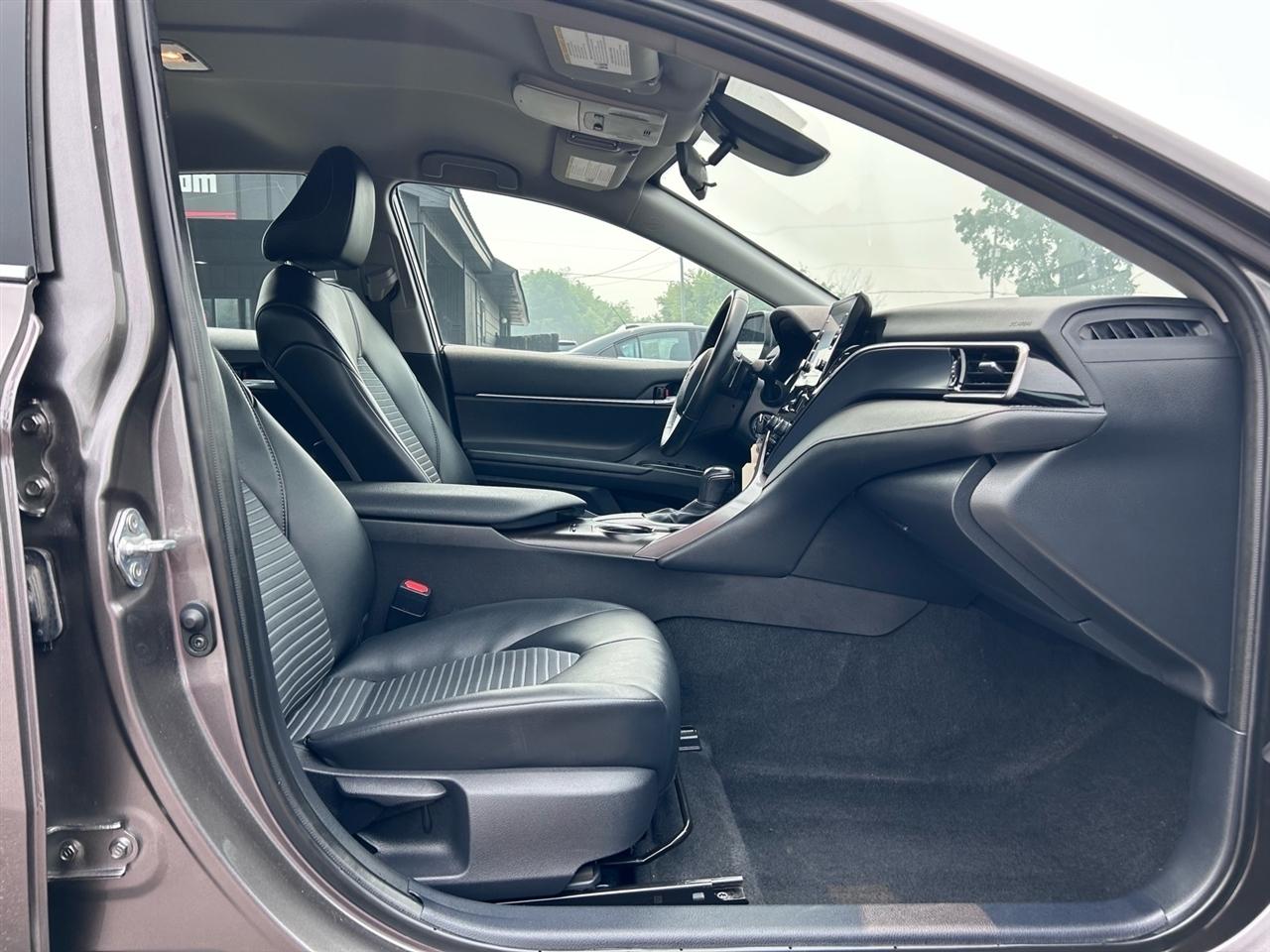 Toyota Camry SE Auto (Natl) 2024