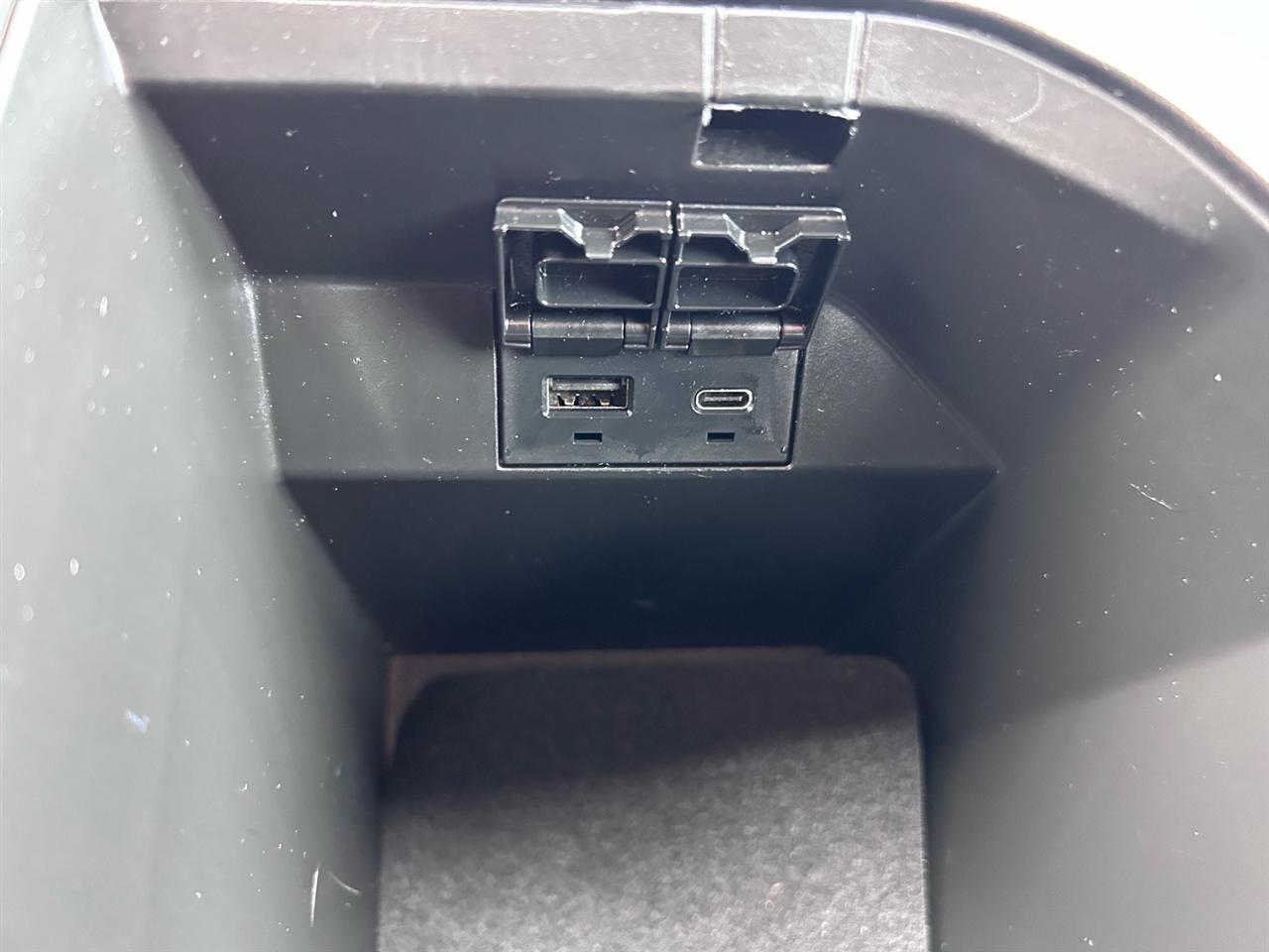 Toyota Camry SE Auto (Natl) 2024