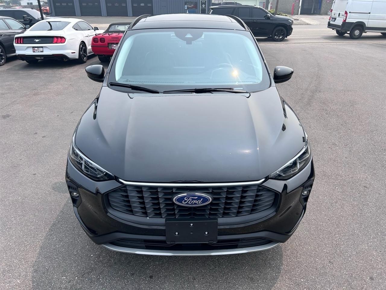 Ford Escape Platinum AWD 2025