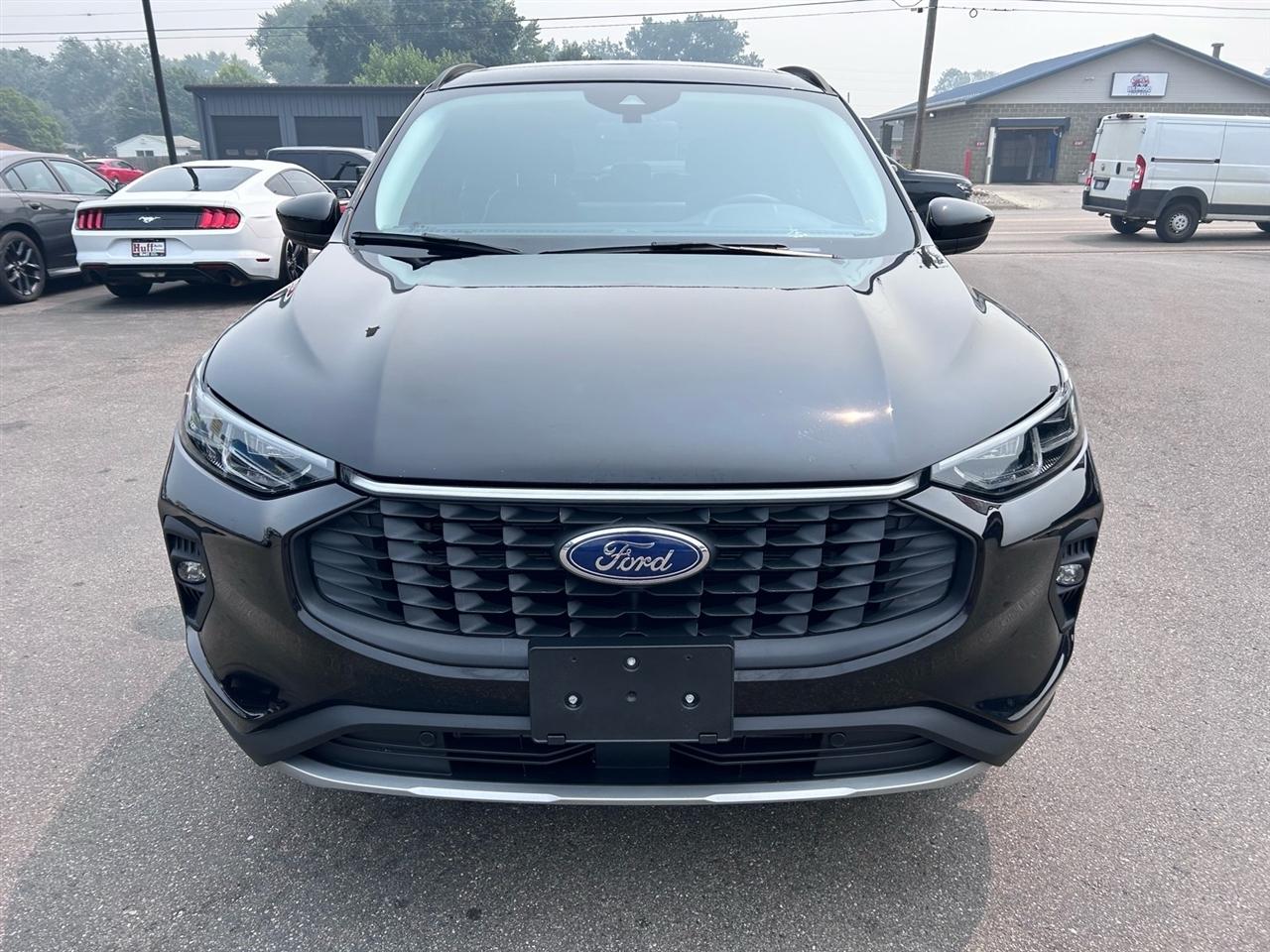 Ford Escape Platinum AWD 2025