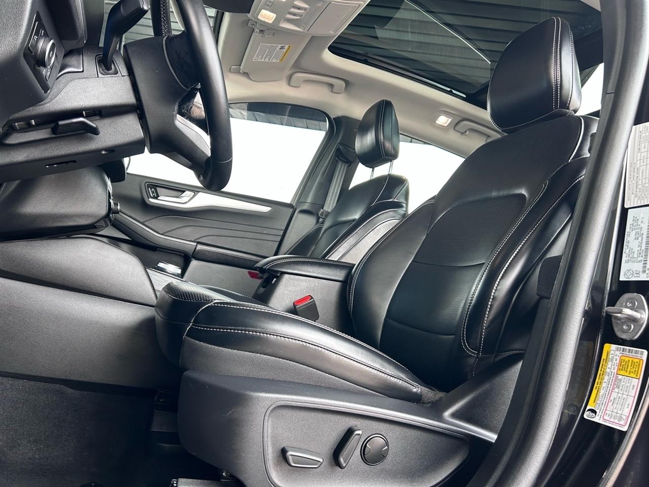 Ford Escape Platinum AWD 2025