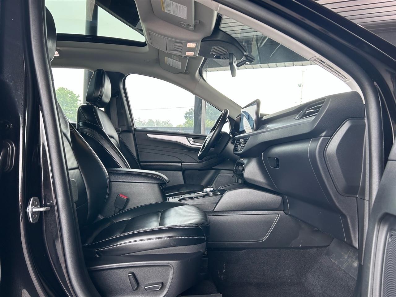 Ford Escape Platinum AWD 2025